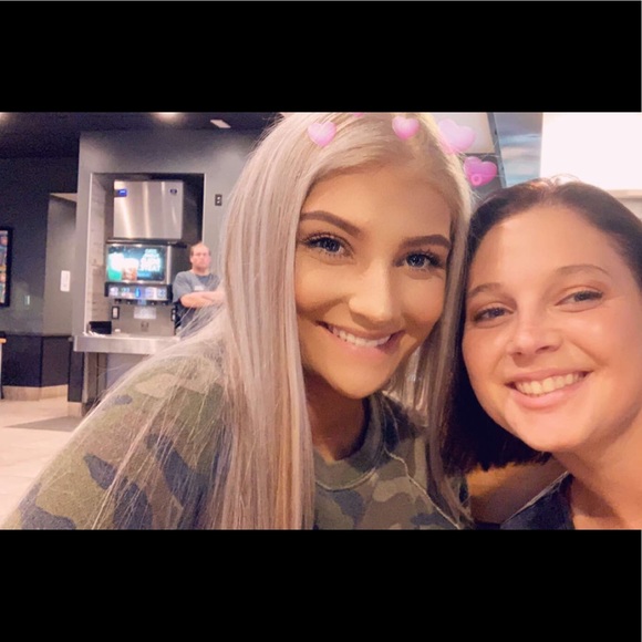 Meet your Posher, Madison - Picture 2 of 7